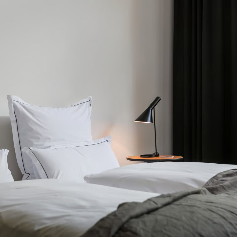 Louis Poulsen AJ Bordslampa – Visningsmodell