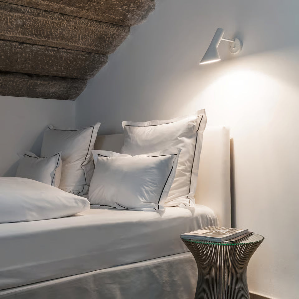 Louis Poulsen AJ Vägglampa Vit – Visningsmodell