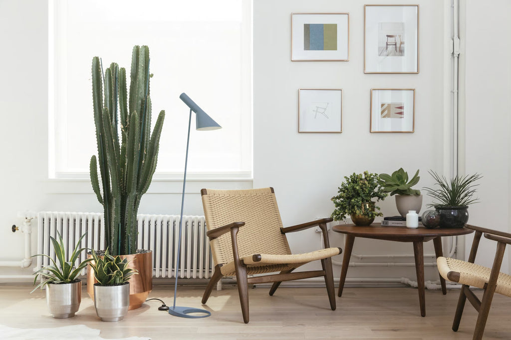 Louis Poulsen AJ Golvlampa Pale Blue – Visningsmodell