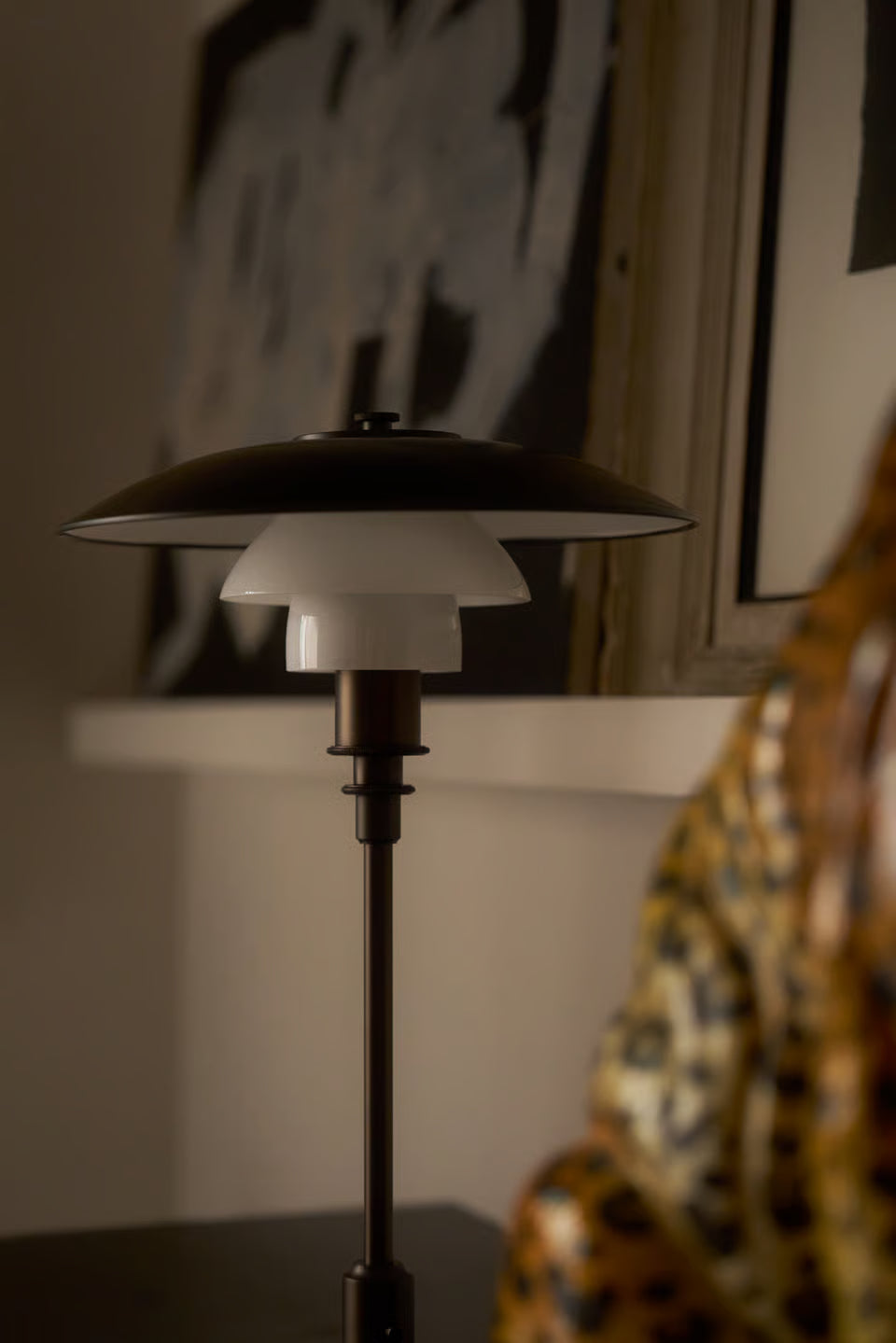 Louis Poulsen PH 3/2 Luna bordslampa – opalglas/mässing