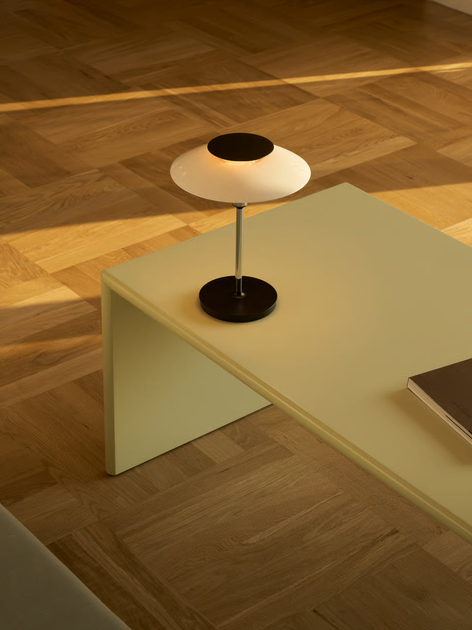 Louis Poulsen PH 80 Portable bordlampe – hvid opal/krom