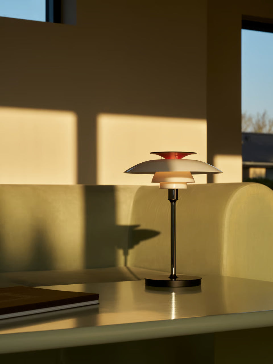 Louis Poulsen PH 80 Portable bordlampe – hvid opal/krom